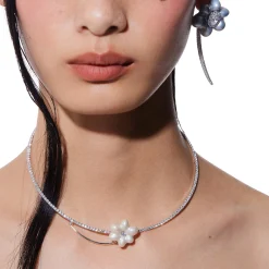 Paradise / Mini Pearlescent Flower Choker