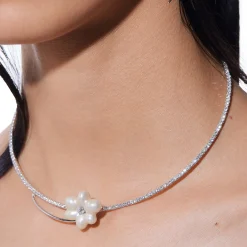 Paradise / Mini Pearlescent Flower Choker