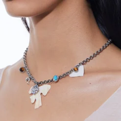 Shell / Shell Shaped Pendant Necklace