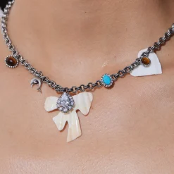Shell / Shell Shaped Pendant Necklace