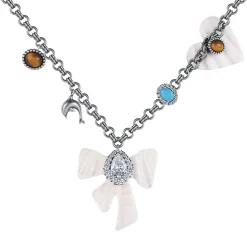 Shell / Shell Shaped Pendant Necklace