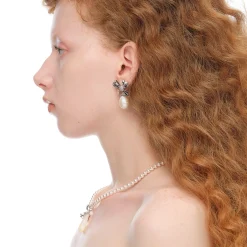 YVMIN X SHUSHUTONG / Baroque Pearl Bow Earring